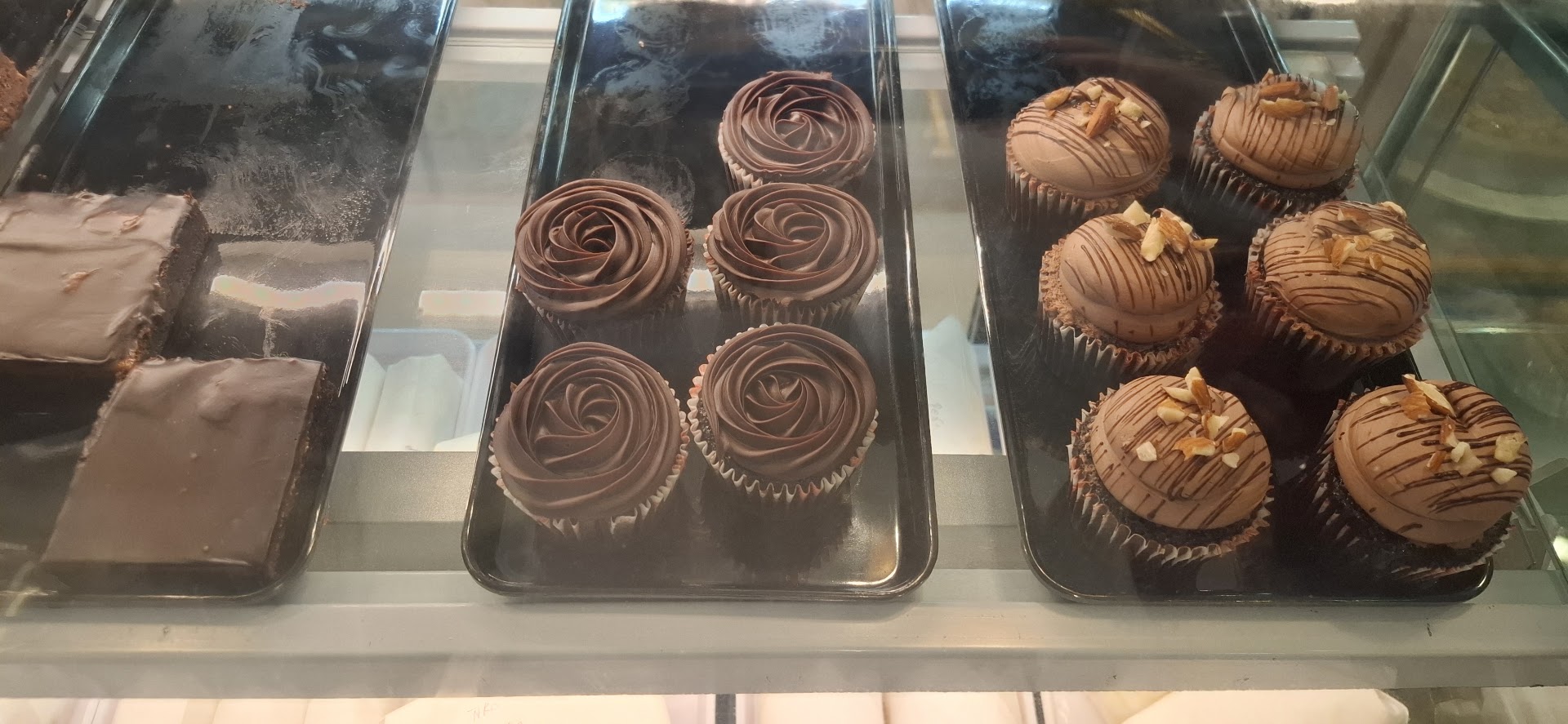 Pasteria: appetizing display of fresh pastries