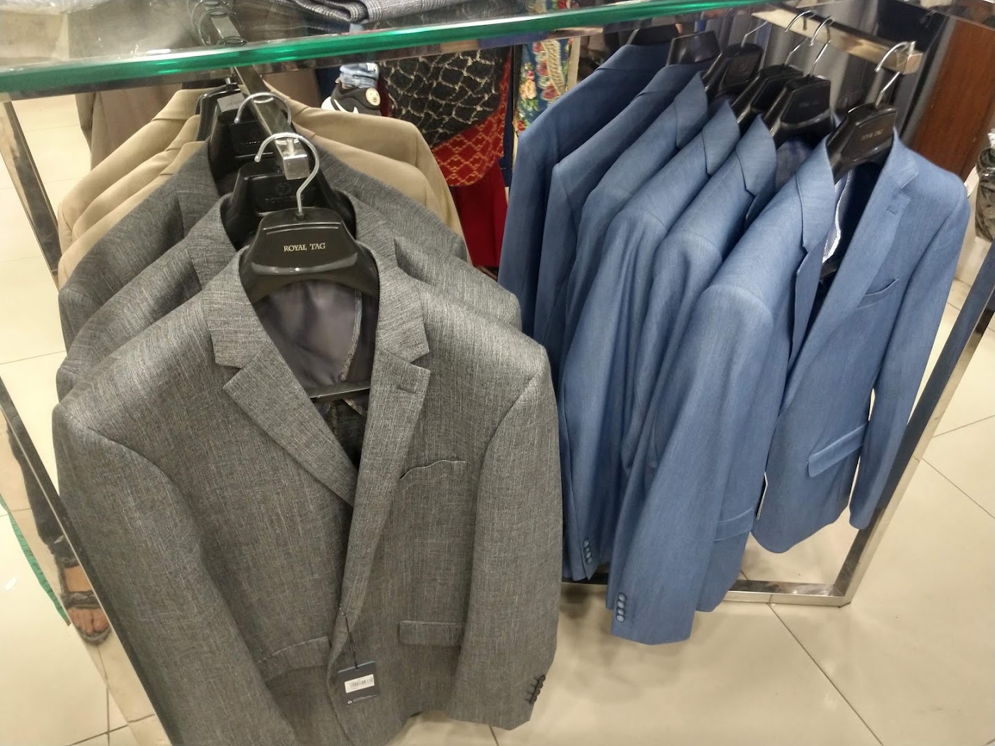 Royal Tag: clear display of shop products