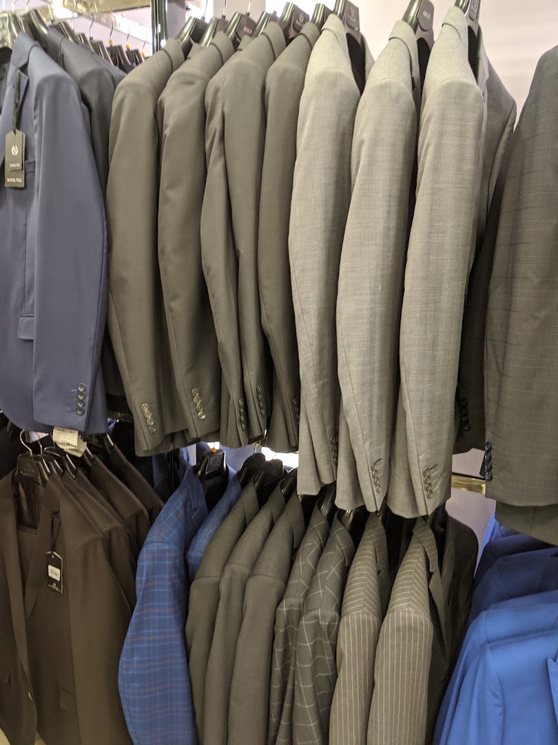 Royal Tag: clear display of shop products