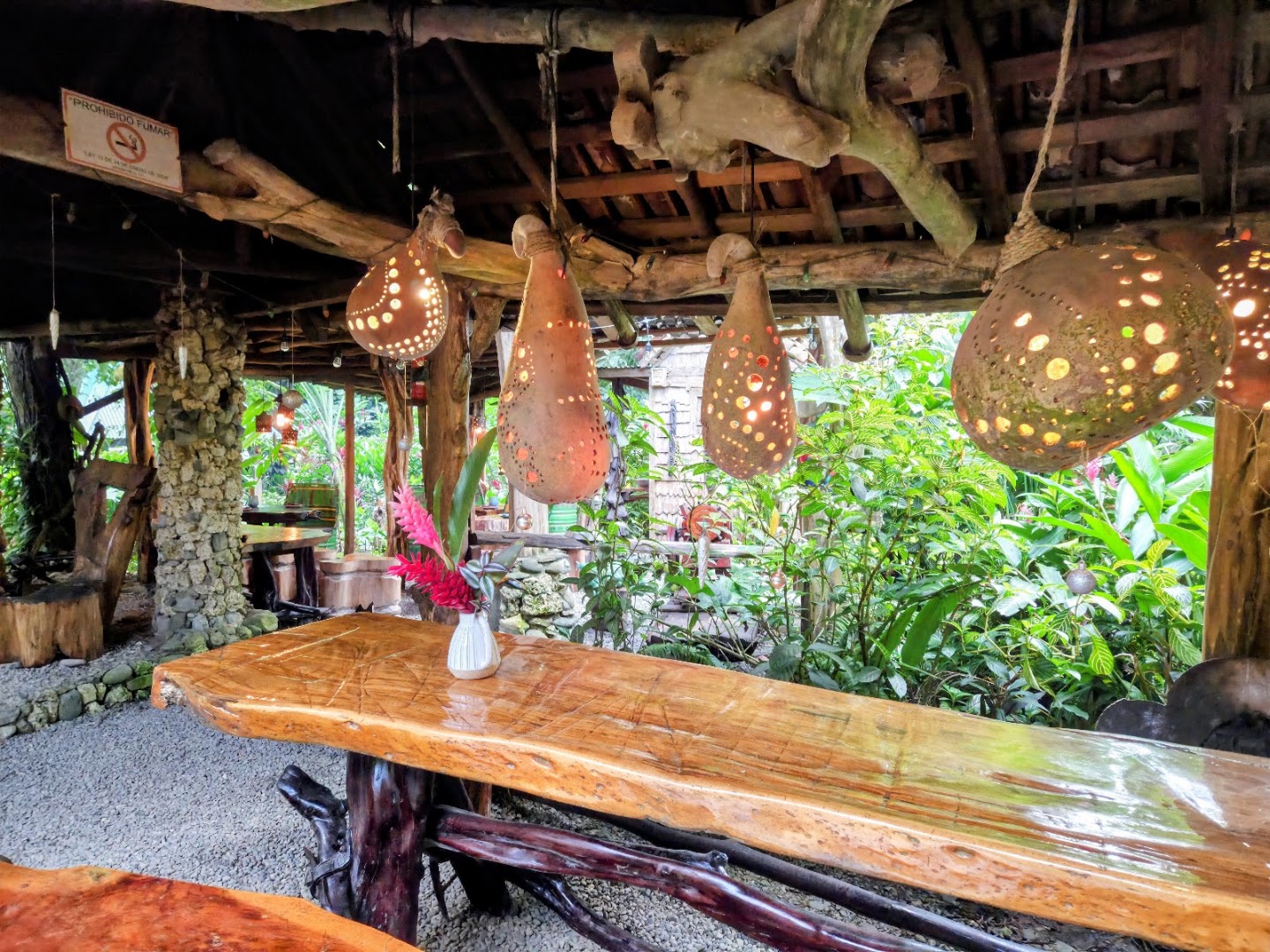 Arboloco: inviting and atmospheric restaurant interior