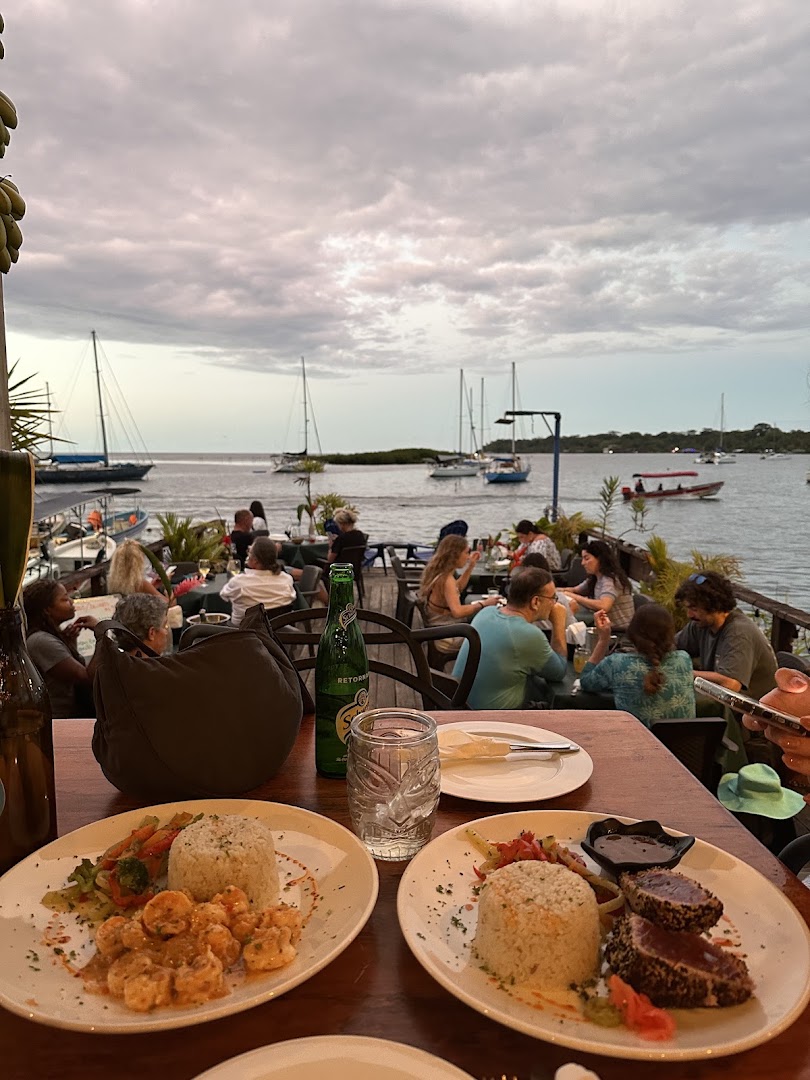 El Último Refugio: inviting atmosphere with scenic view