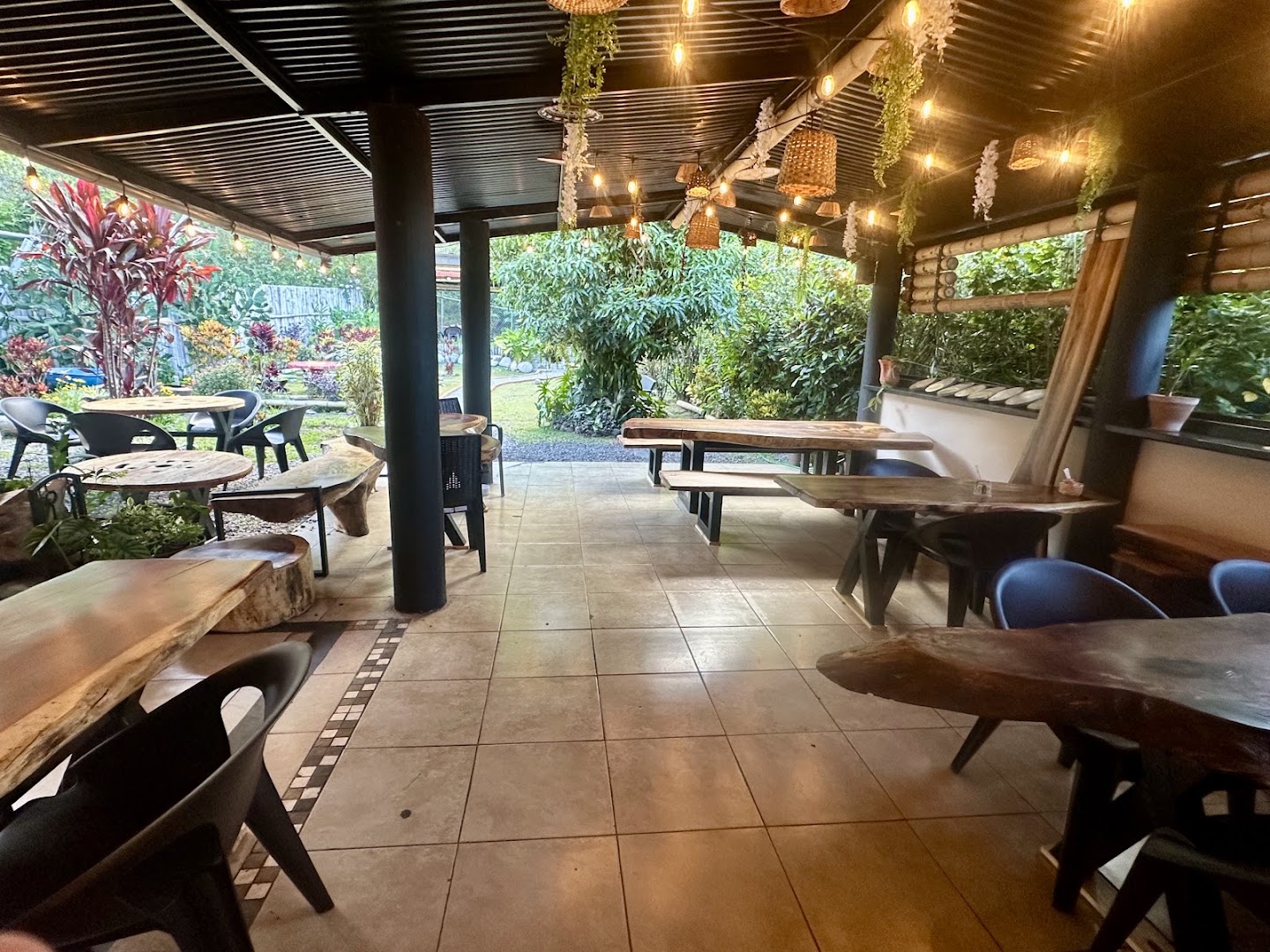 Boquete Baking Project: inviting and well-lit terrace atmosphere