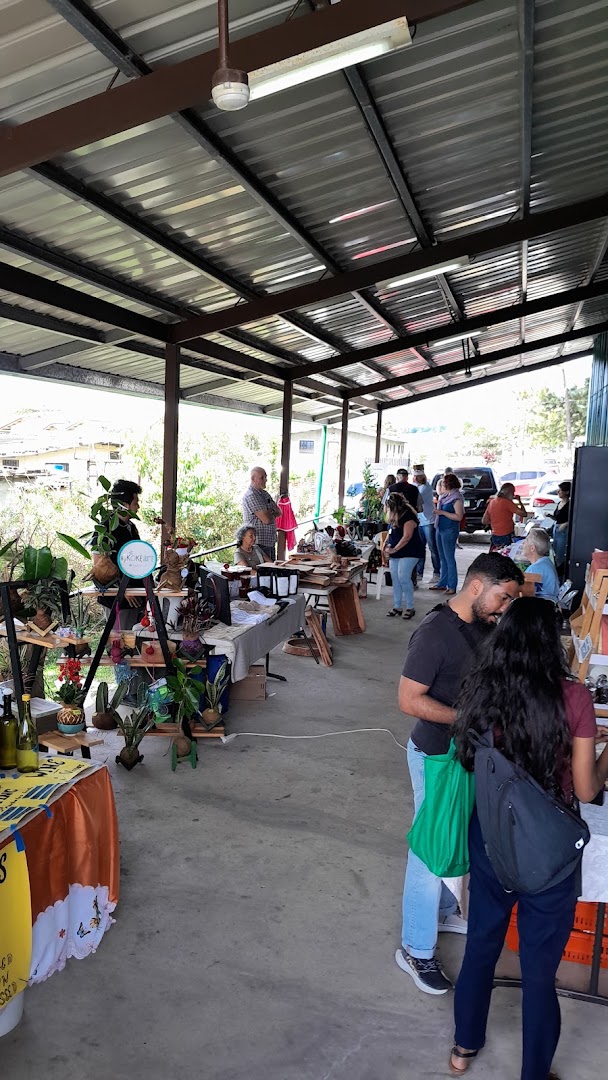 Boquete Community Market: market atmosphere and vendors