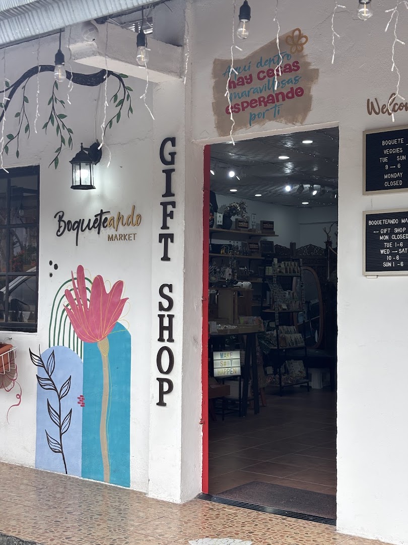 Boqueteando Market: clear, inviting storefront photo