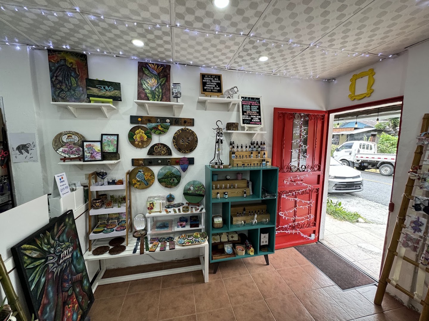 Boqueteando Market: clear display of shop products