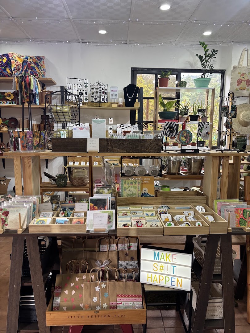 Boqueteando Market: clear display of shop products