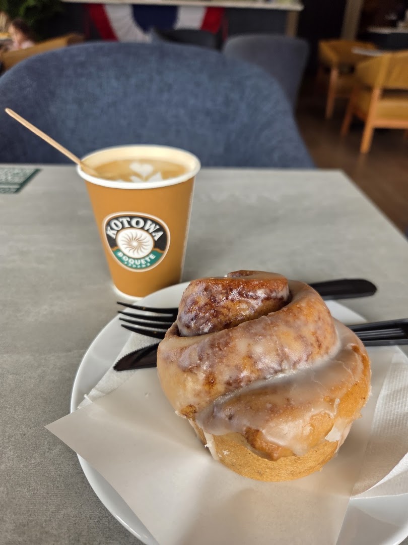Kotowa Coffee House: appetizing food and branded coffee