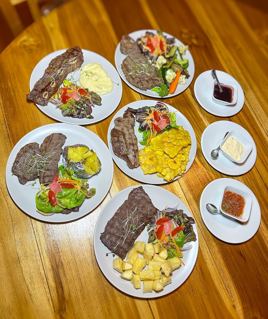 Ngädri Gastronomía Panameña: appetizing food presentation and quality