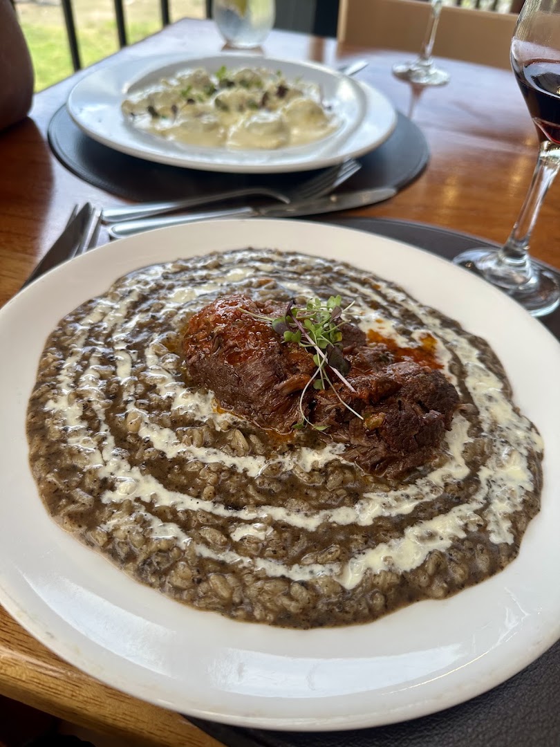 RetroGusto Restaurant & Bar: appetizing, high-quality food photography