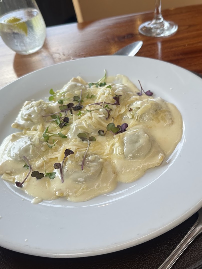 RetroGusto Restaurant & Bar: appetizing, high-quality food photography