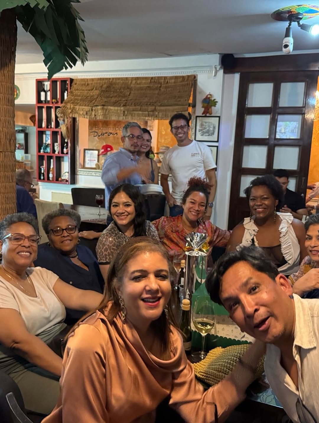 Concolón: happy customers enjoying the atmosphere