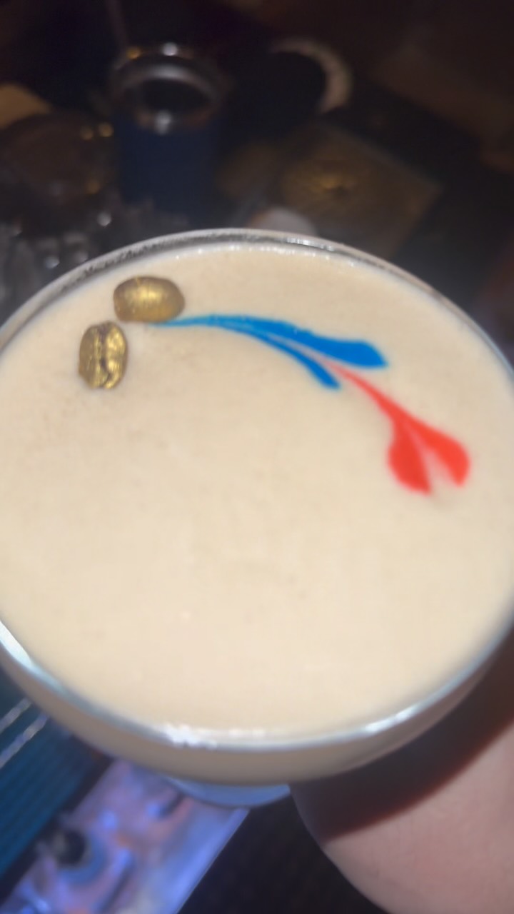 Element: high quality cocktail presentation