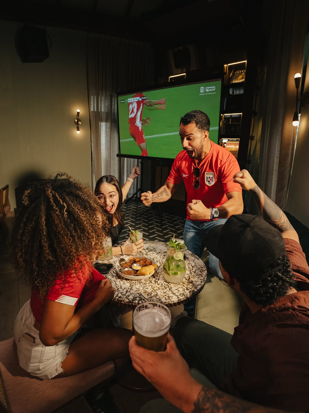 La Estrella: lively bar atmosphere well