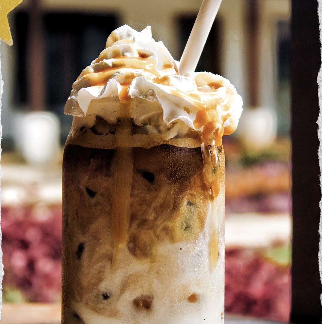 Motek: appetizing, high-quality drink photo