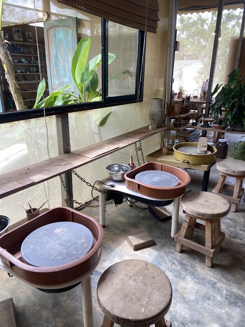 Terracotta Venao Art Studio: authentic pottery studio workspace
