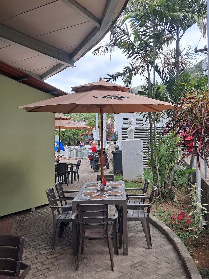 Delicias del Mar Taboga: inviting outdoor dining area
