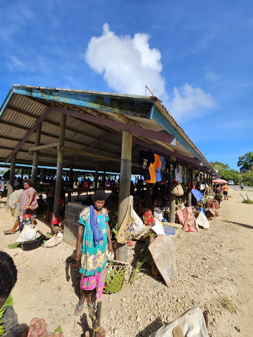 Kavieng Main Market: market atmosphere and products
