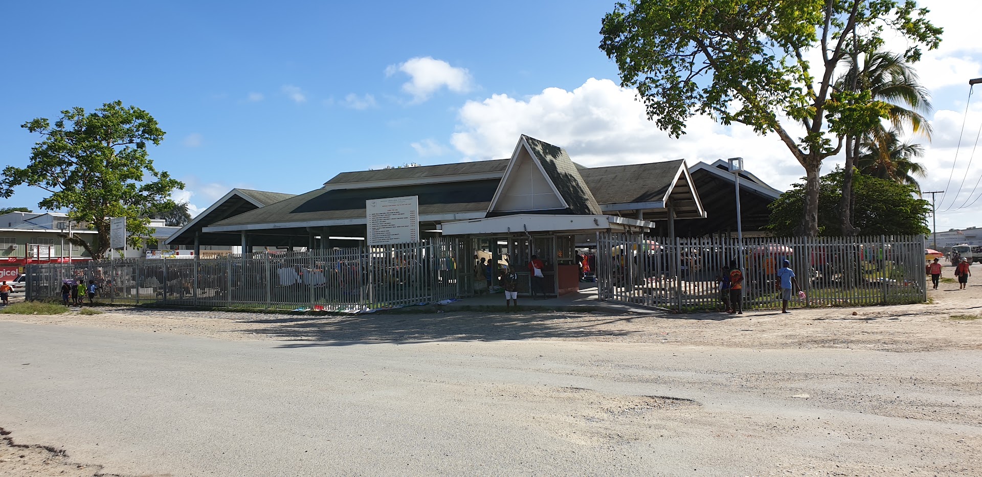Madang Main Market: clear exterior view of venue