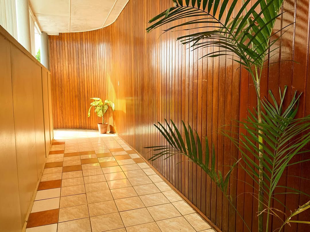 Whispers Restaurant: clean, inviting restaurant interior shot