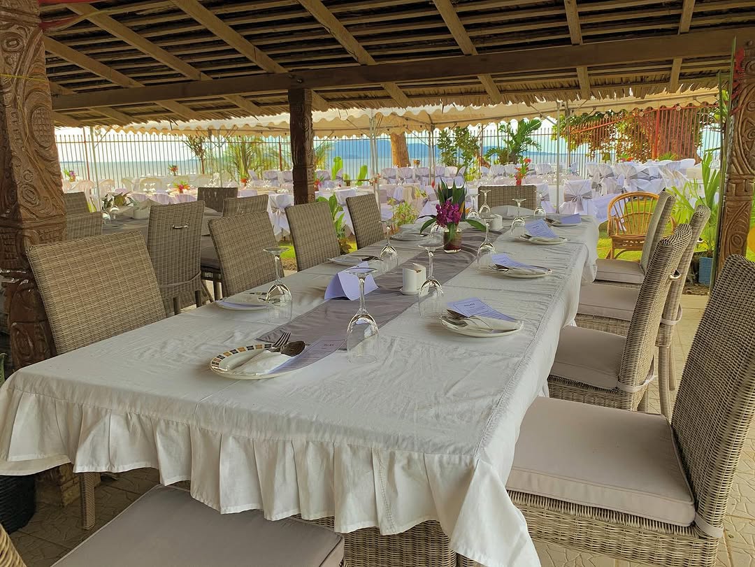 Whispers Restaurant: inviting restaurant dining area
