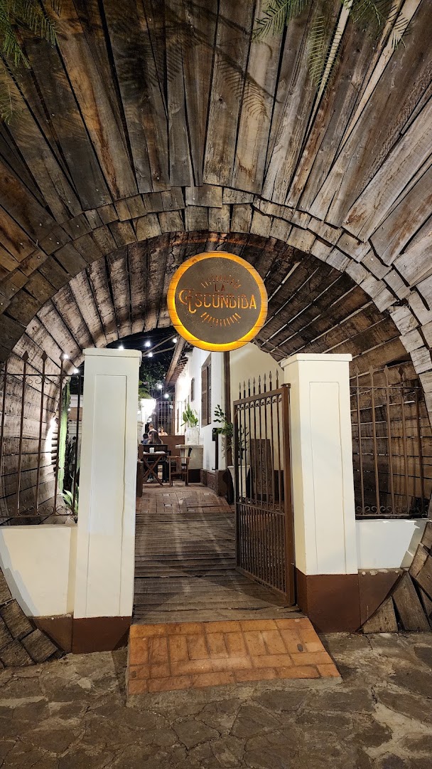 La Escondida Areguá: attractive entrance showcases venue atmosphere