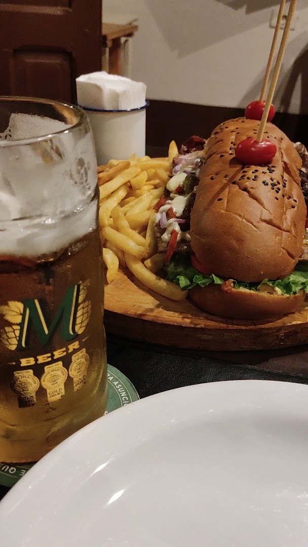 La Escondida Areguá: appetizing food and drink photo