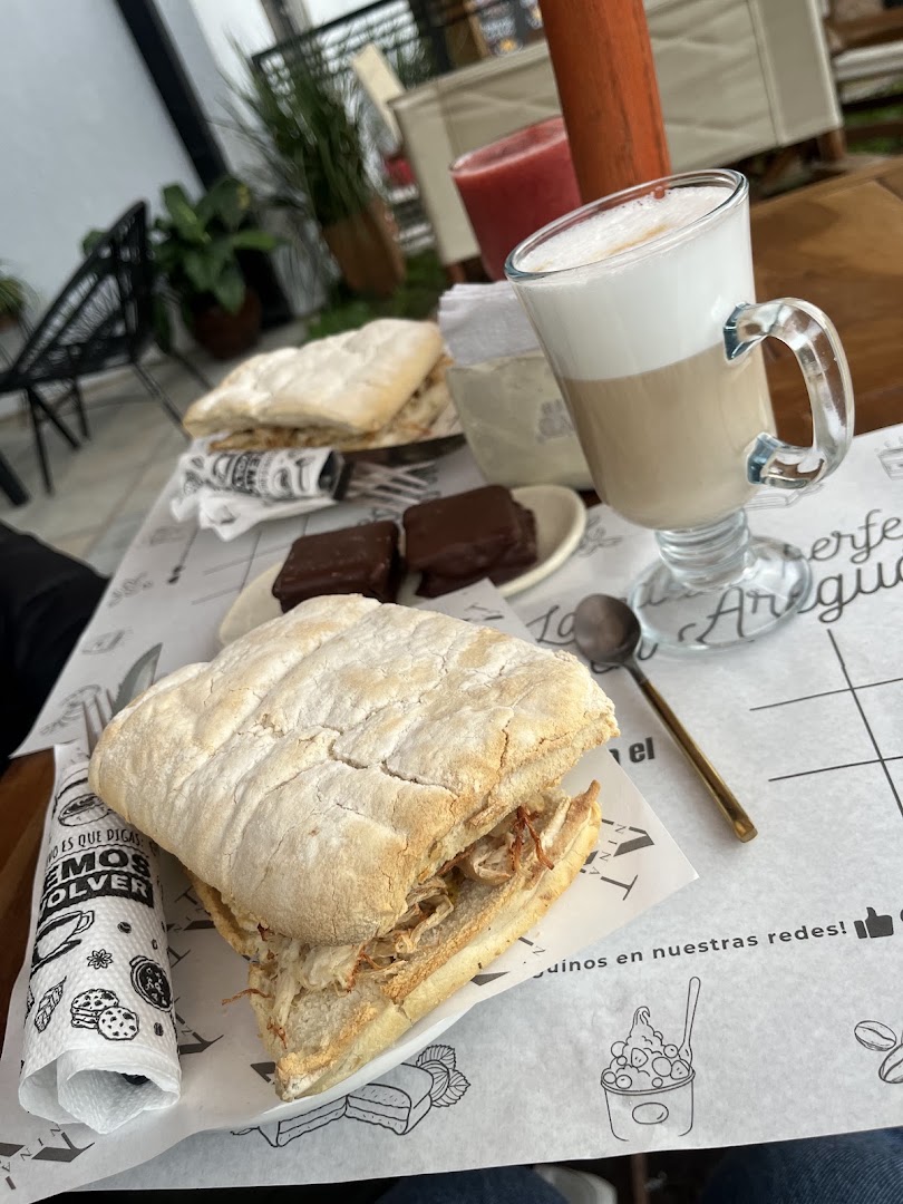 Nina Café: appetizing food and drink presentation