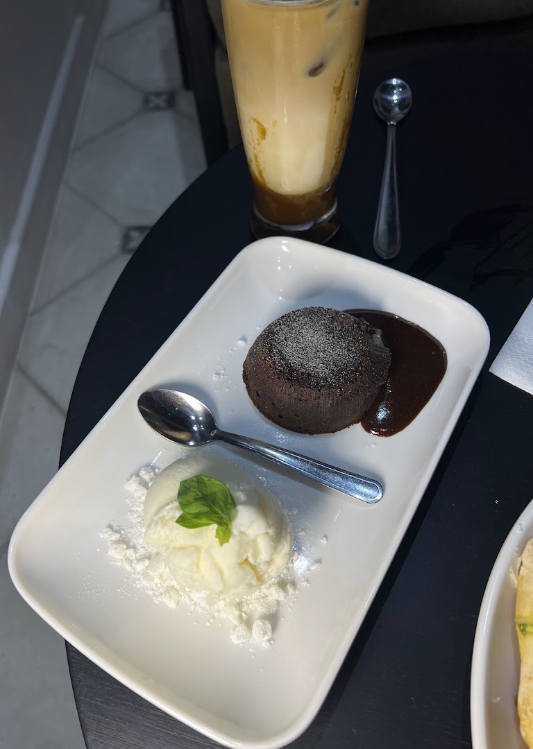 Arte con Aroma Café: appetizing photo of dessert
