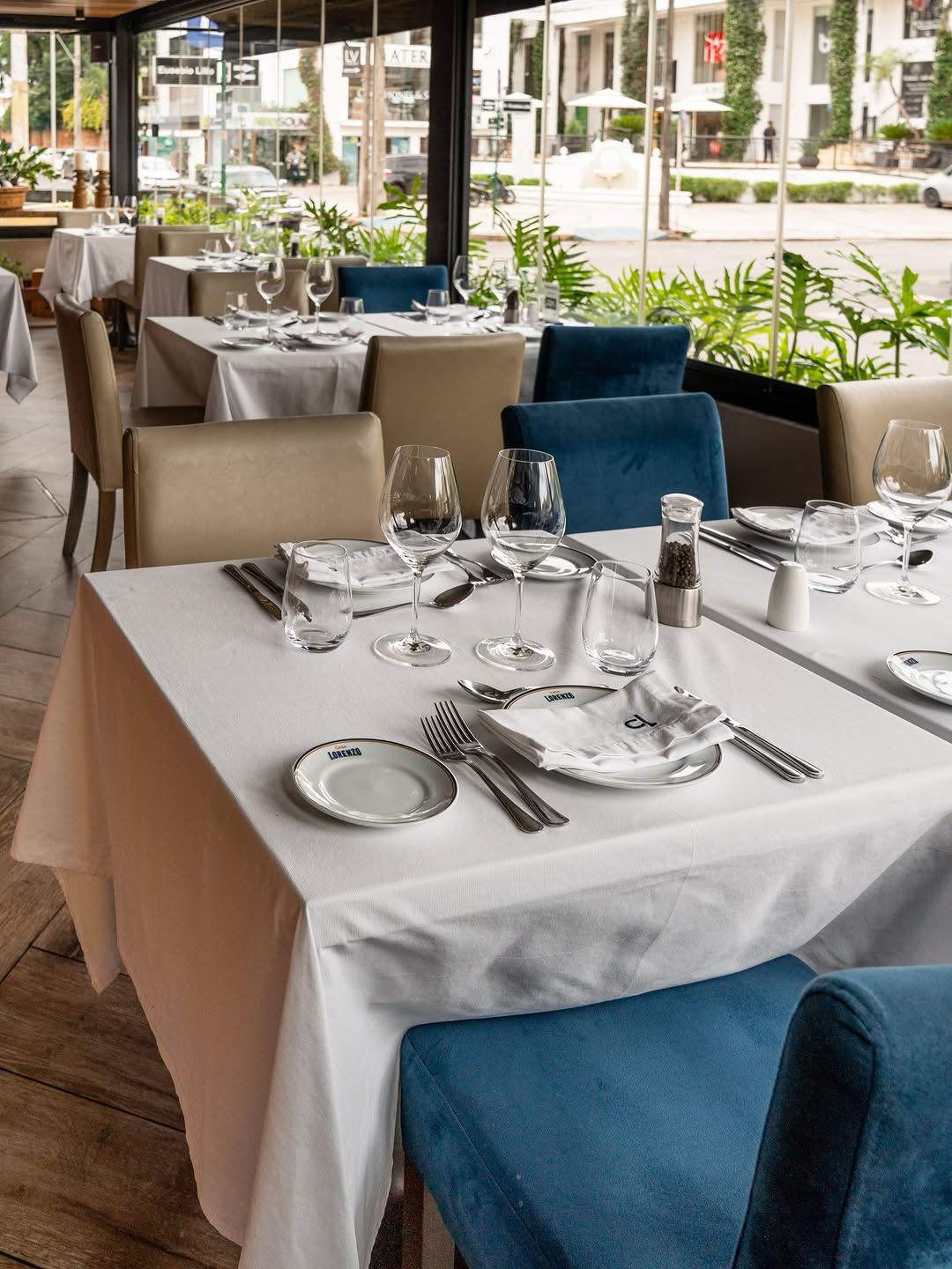 Casa Lorenzo: professional interior restaurant shot