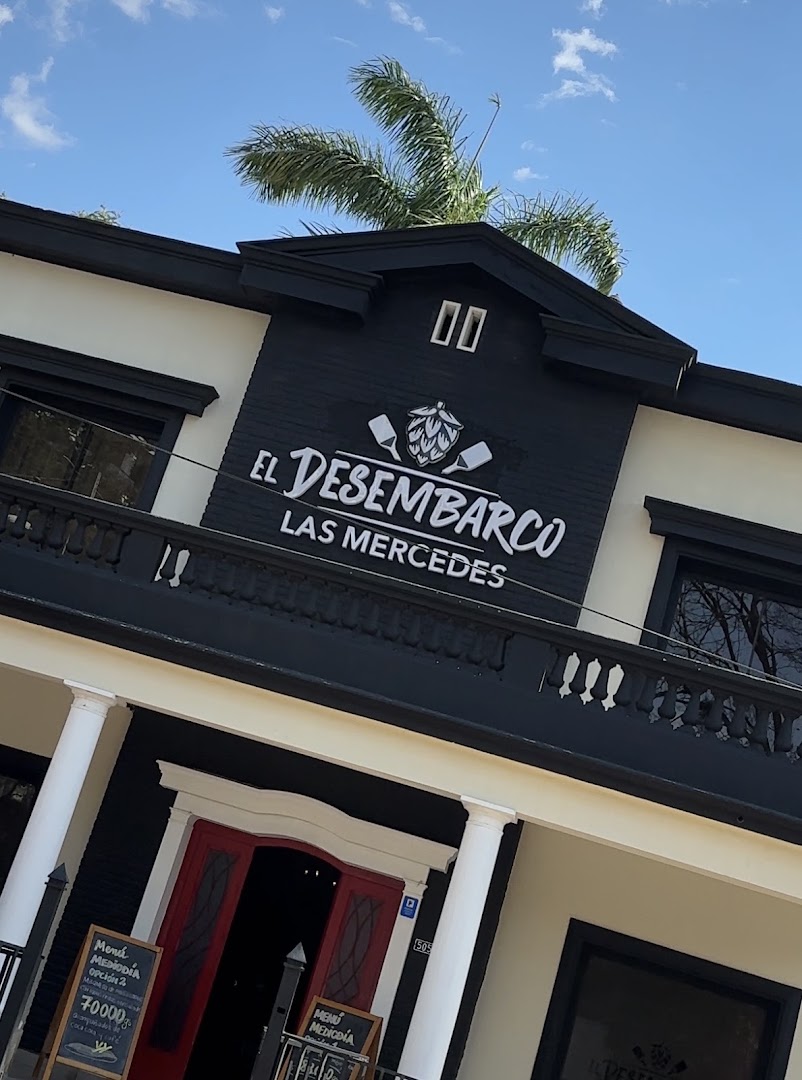 El Desembarco: clear exterior shot of restaurant