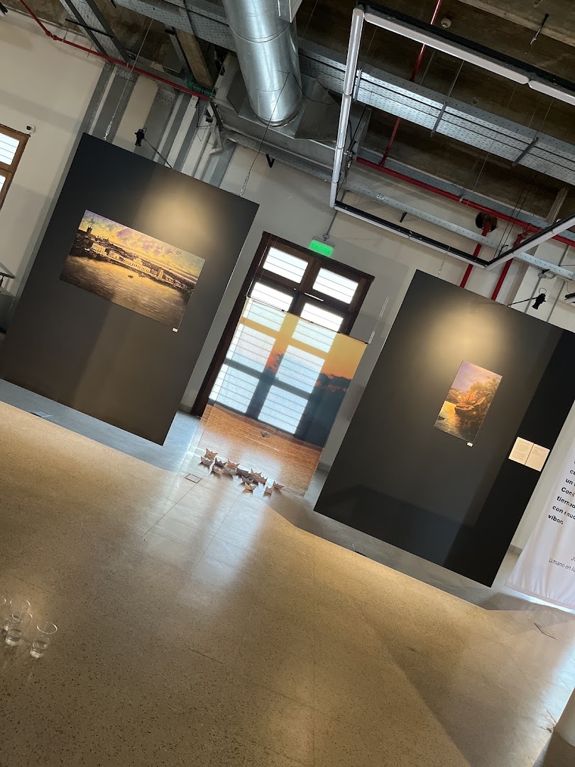 Espacio Cultural Itaú: clear view of gallery exhibition
