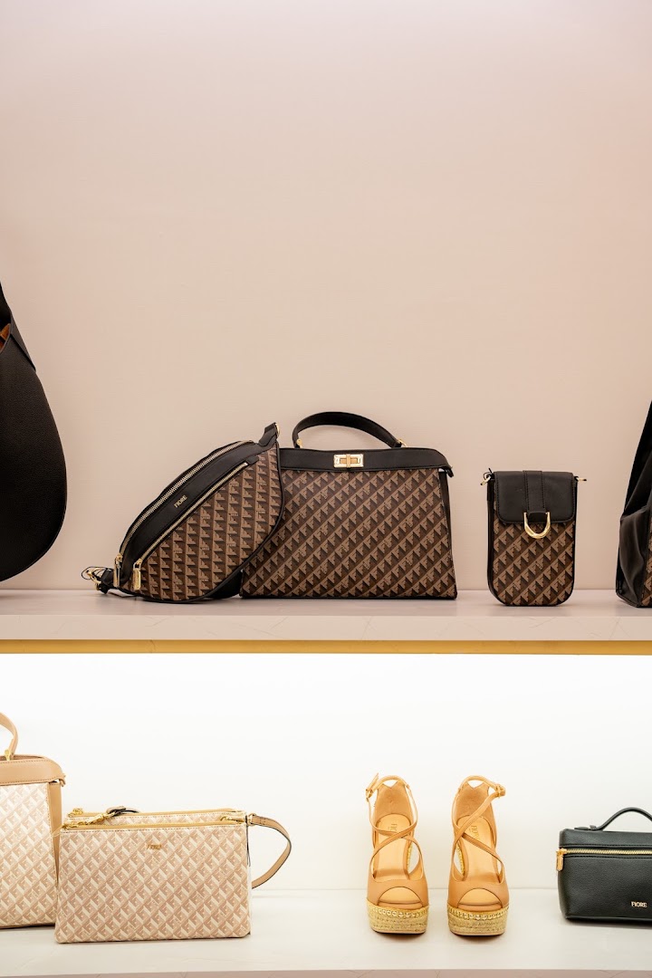 Fiore Concept Store: professional product display photo