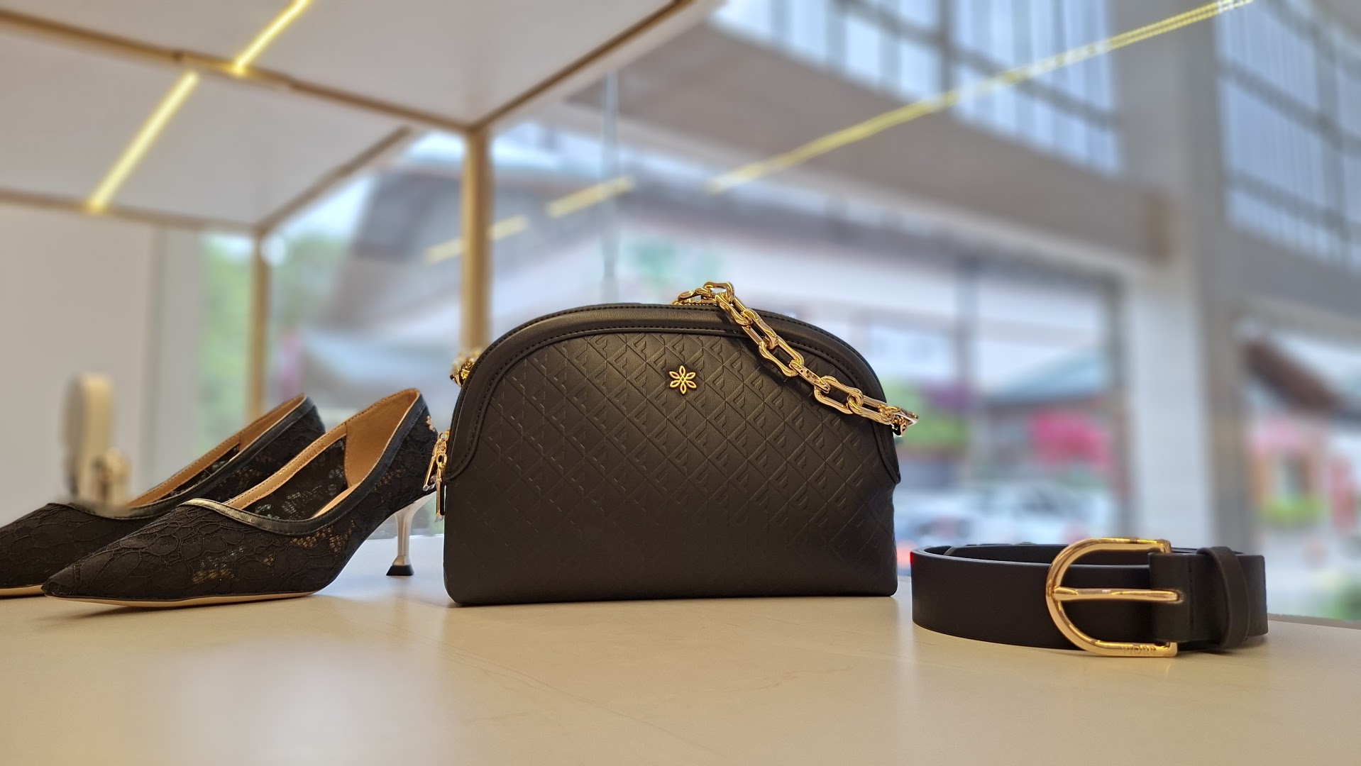 Fiore Concept Store: professional product display photo