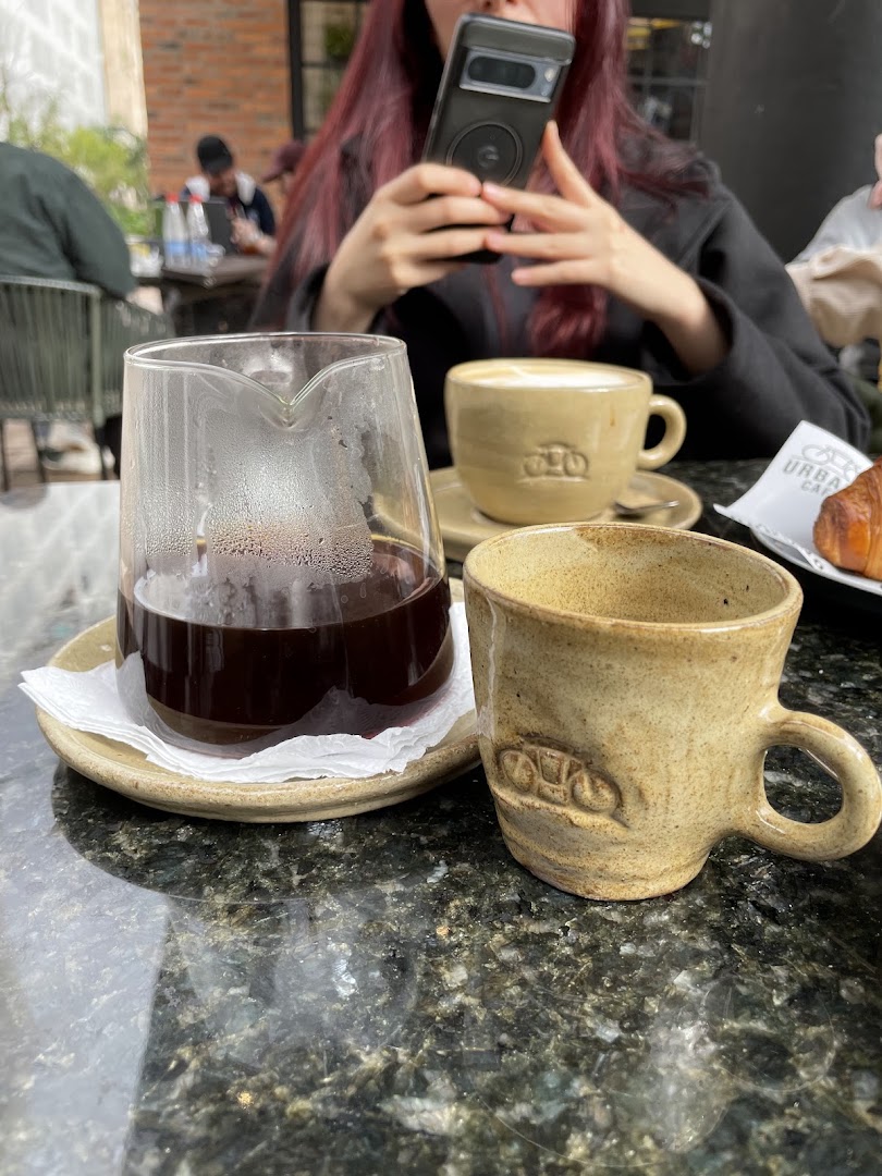 Urbano Café Distrito Perseverancia: appealing shot of coffee service