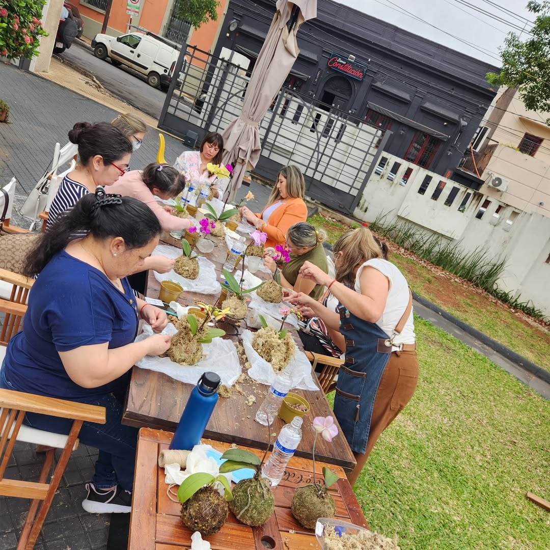 Dulce Vida: customers enjoying the venue