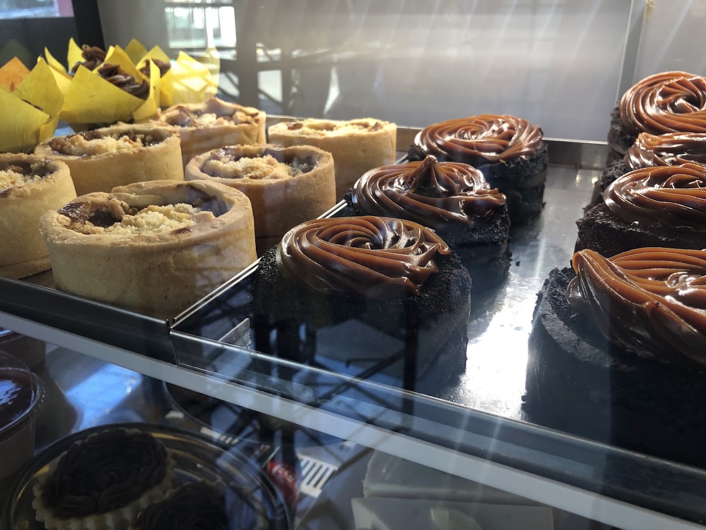 Reverendo Café: appetizing display of cafe food