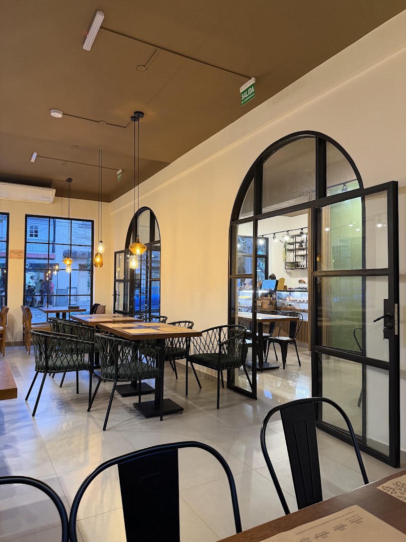 Reverendo Café: clear, inviting interior atmosphere