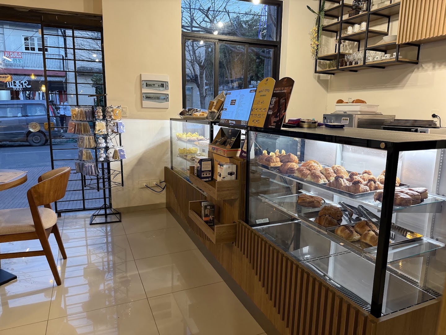 Reverendo Café: clear view of cafe interior
