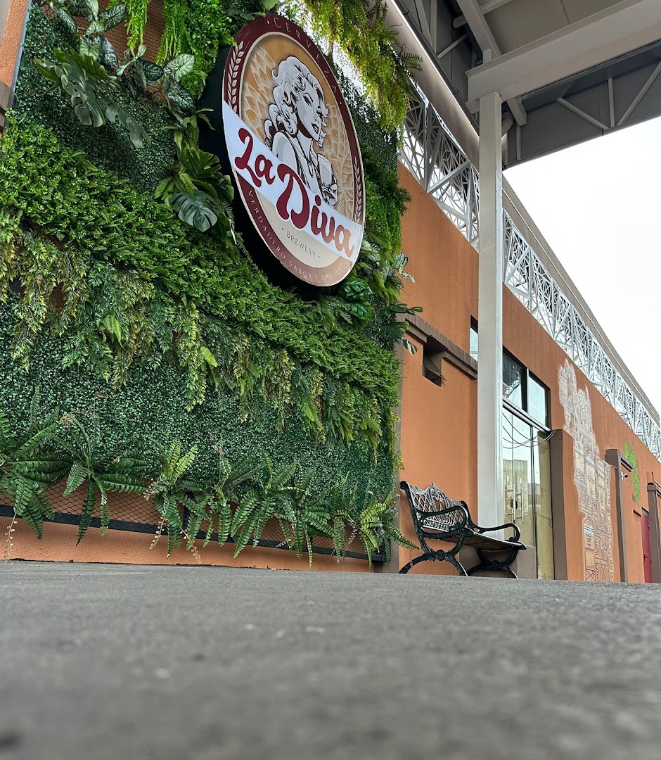 La Diva Cervecería: attractive exterior and branding shot