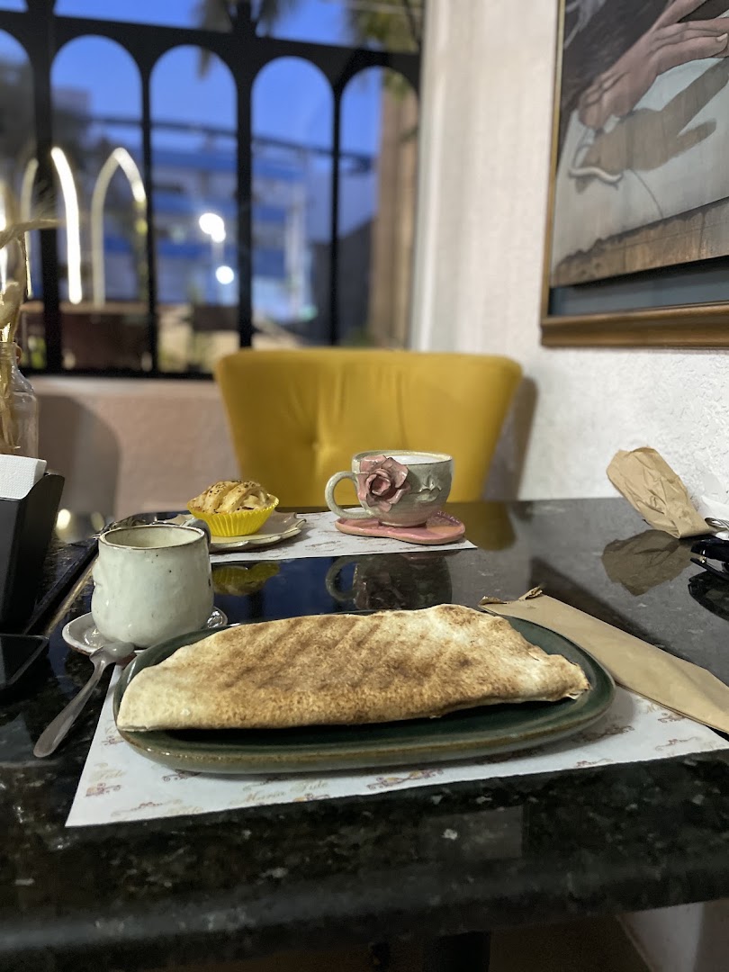 Maria Fide Coffee Brunch: appealing breakfast table setting