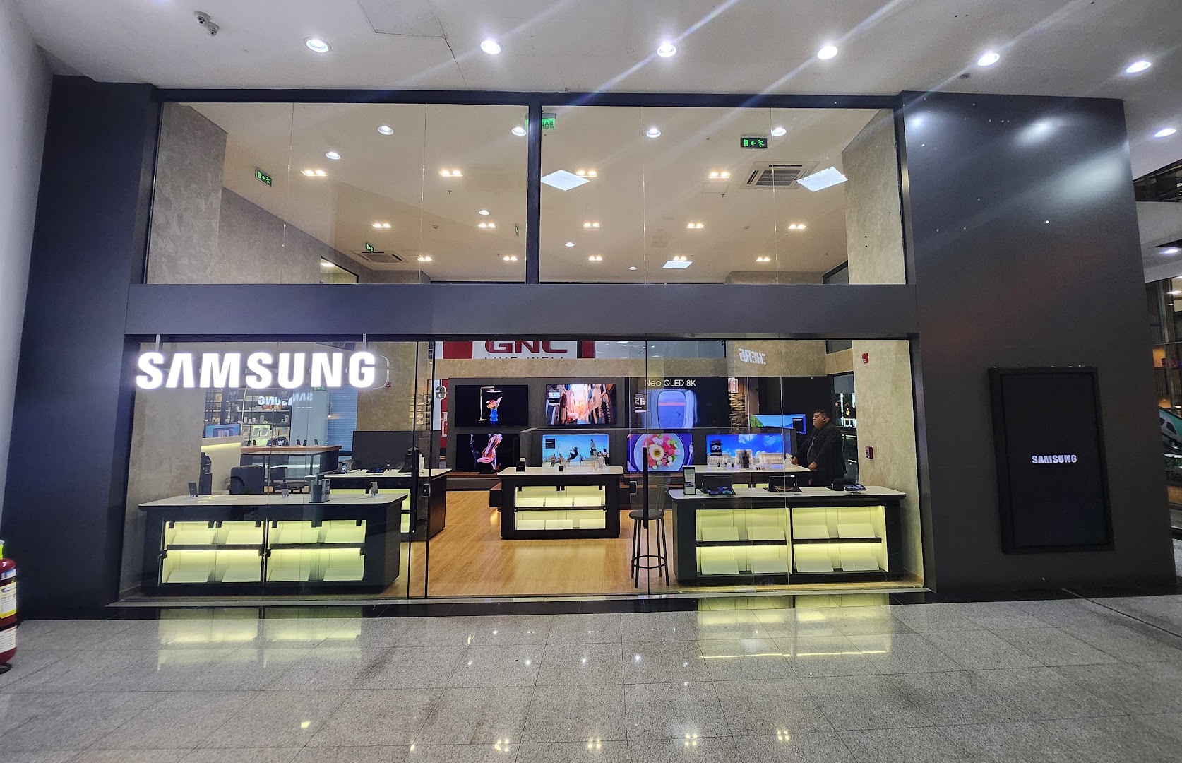 Samsung Official Store: clear storefront view of shop