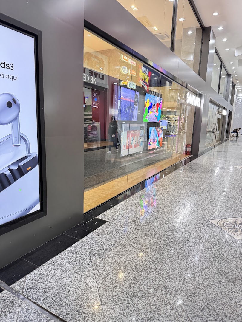 Samsung Official Store: clear view of store exterior