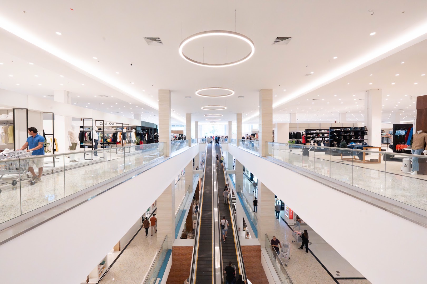 Shopping China: professional wide shot of store