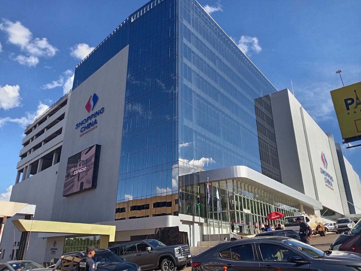 Shopping China: clear exterior shot of storefront