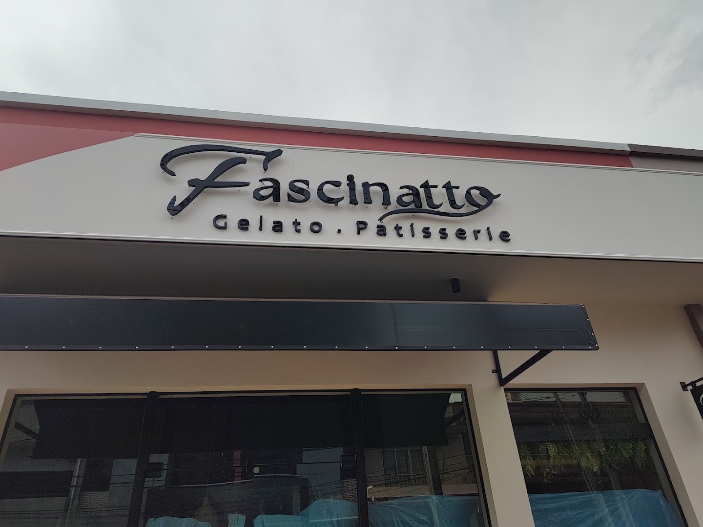 Fascinatto: clear exterior signage photo