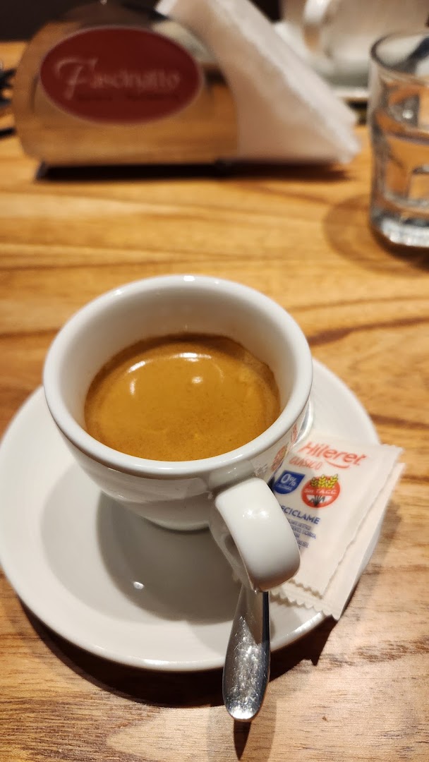 Fascinatto: appetizing photo of coffee served