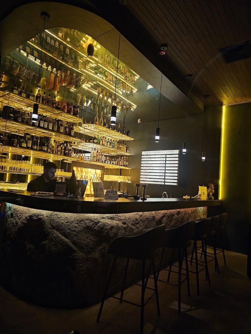 Honorio Bar: high quality interior bar shot