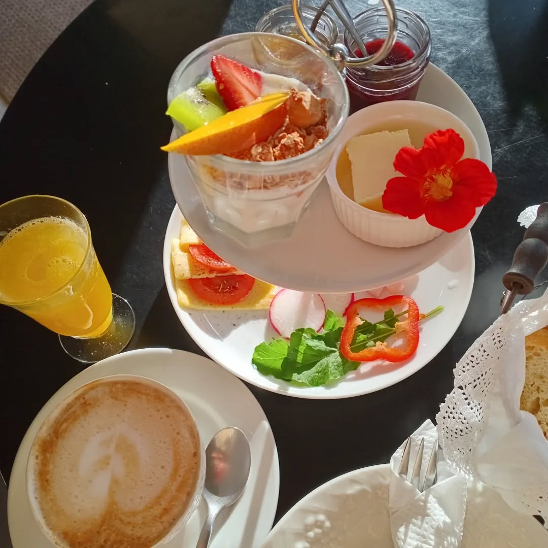 Adina's Café: appetizing photo of breakfast food