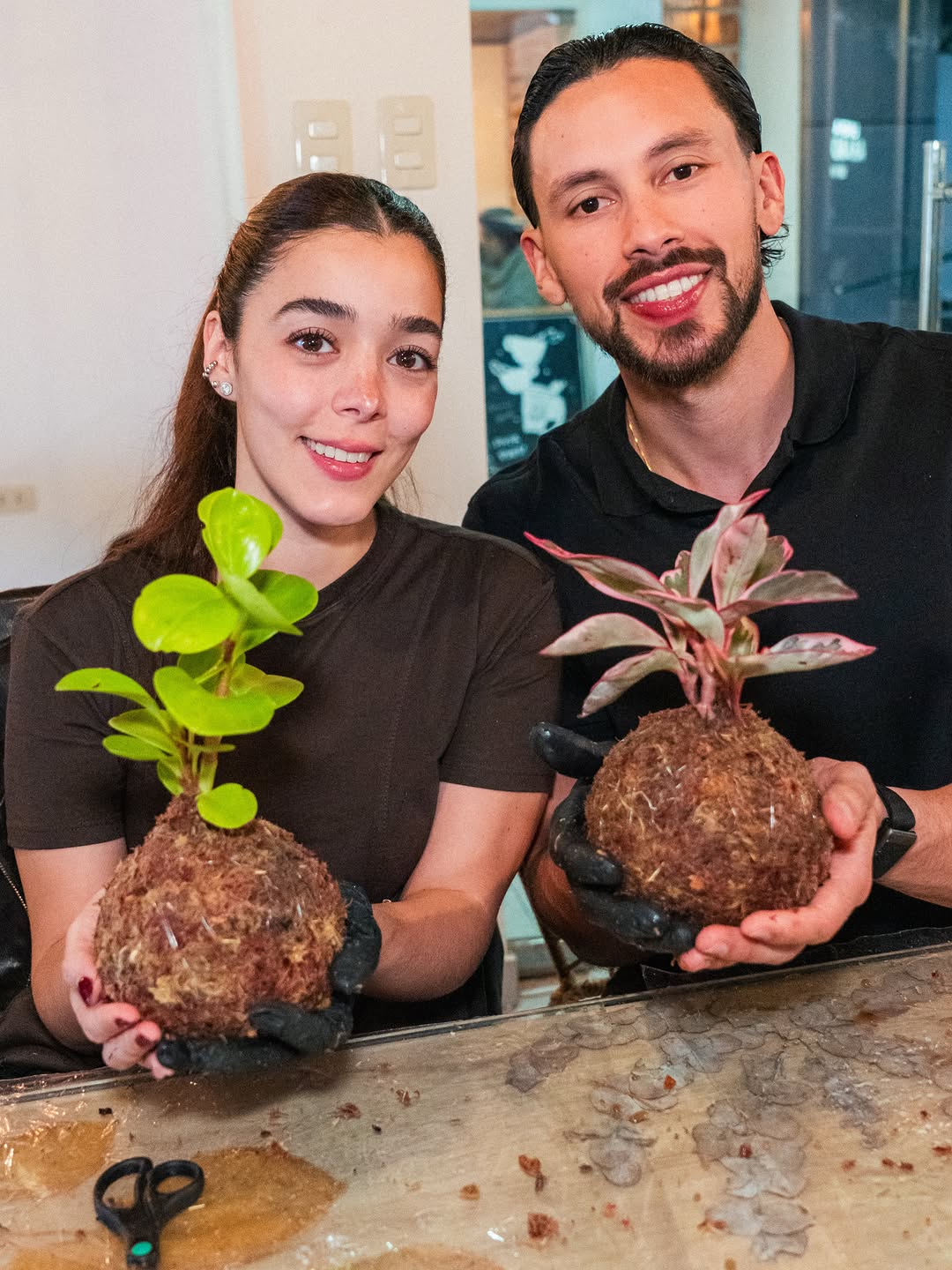 Cafeteras Coffee: friendly staff showcasing venue products