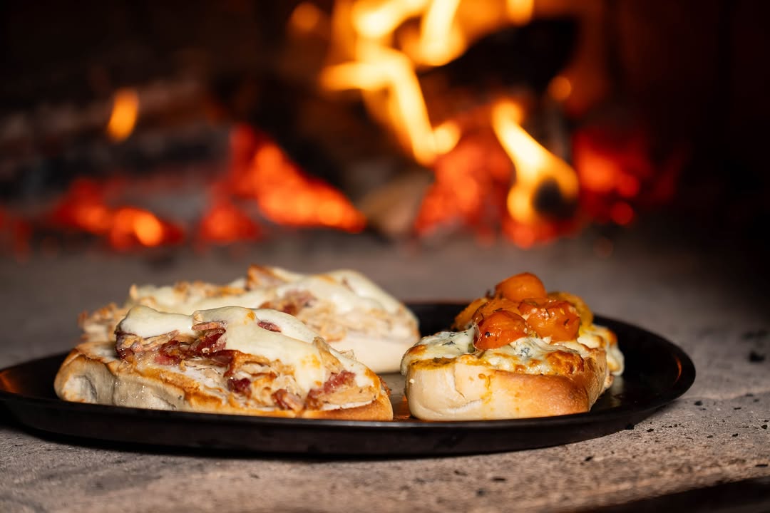 Maestro Bar de Empanadas: appetizing food photography with atmosphere
